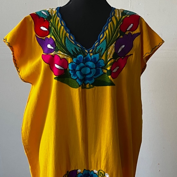 Vintage, yellow embroidered mumu - Picture 2 of 12